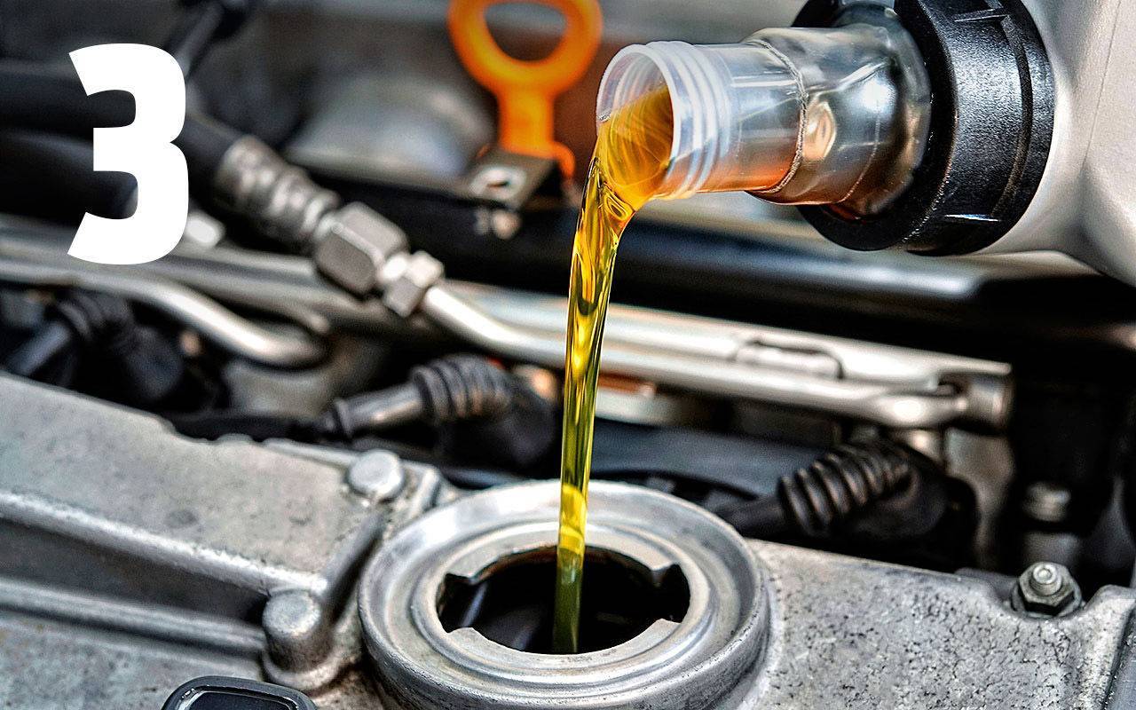 Почему двигатель ест масло: причины, что делать, ест масло, но не дымит - vestaz.ru
