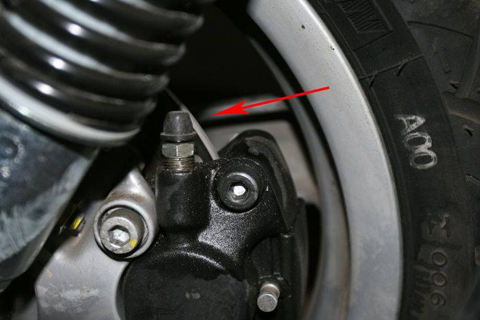 Проваливается педаль тормоза после замены колодок: диагностика и ремонт
